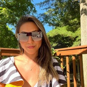 Meet your Posher, Monica